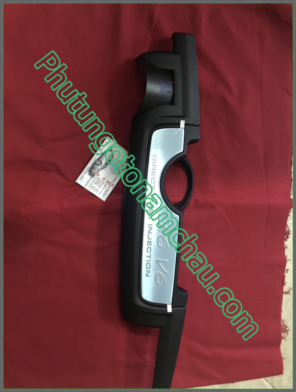 Ốp Nhựa Trang Trí Mặt Máy PORSCHE CAYENNE 3.6 V6 7L5103925B