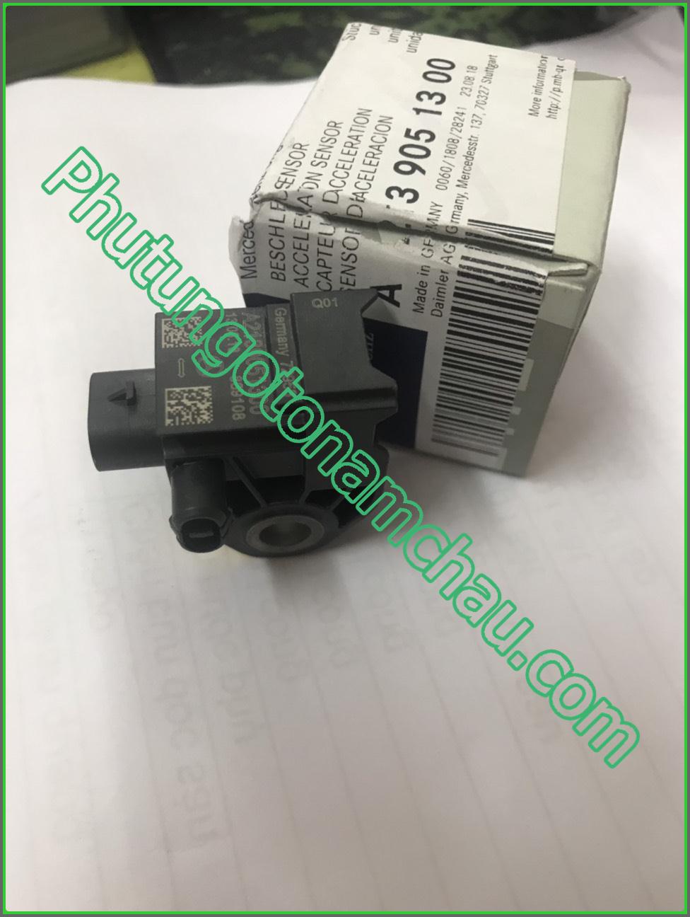 Cảm Biến Kích Nổ Túi Khí Trước Trái Mercedes A2139051300