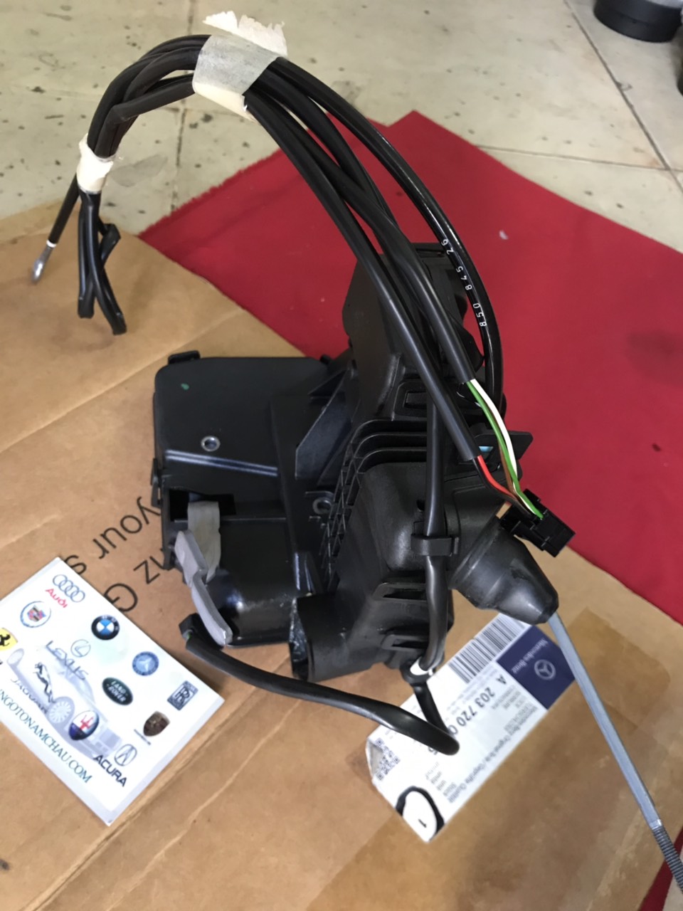 Khóa Cửa Trước LH Mercedes