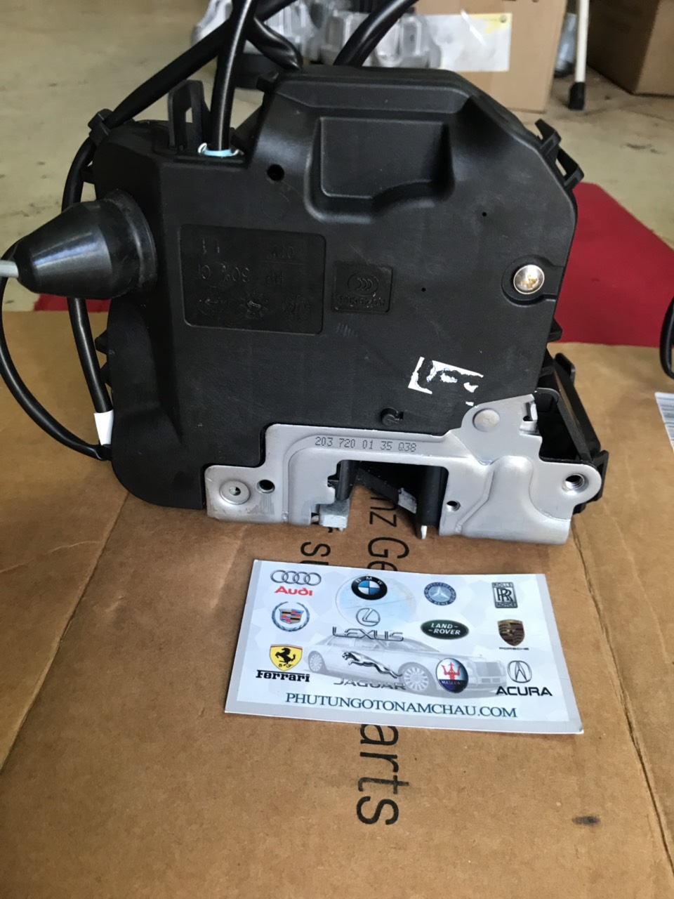 Khóa Cửa Trước Trái Mercedes A2037200135