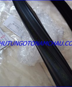 Ron Kính Cánh Cửa Trước LH Mercedes E 2117250125