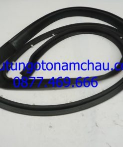 Rolls-Royce Ghost Front Right Door Joint Seal 51767200324 OEM A13_result