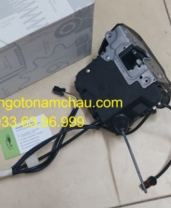A2117200335 Khóa Cửa Trước Trái W211 (1)