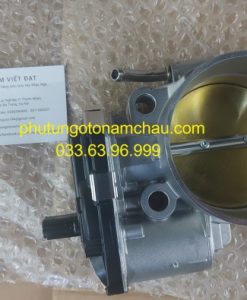 LR035563 Bướn Ga Land Rover (1)