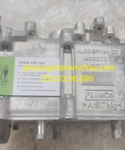 LR106274 Đế Bắt Két Làm Mát Dầu Land Rover 4 (7)
